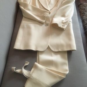 Fabulous Anne Klein II suit